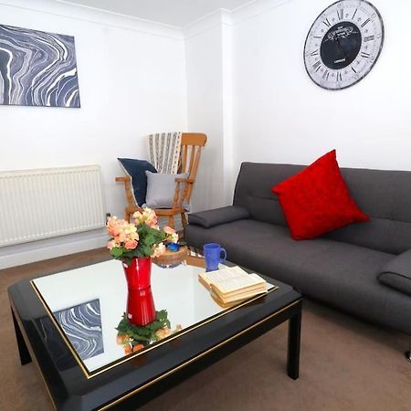 New Sunset Square Eastbourne 2 Bed Apartment, Long Stay Welcome Eksteriør bilde