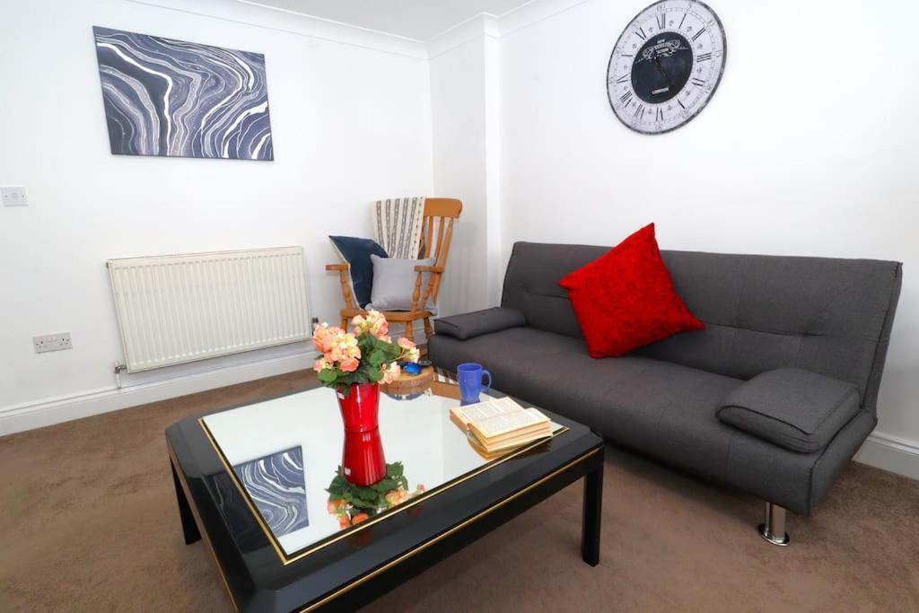 New Sunset Square Eastbourne 2 Bed Apartment, Long Stay Welcome Eksteriør bilde