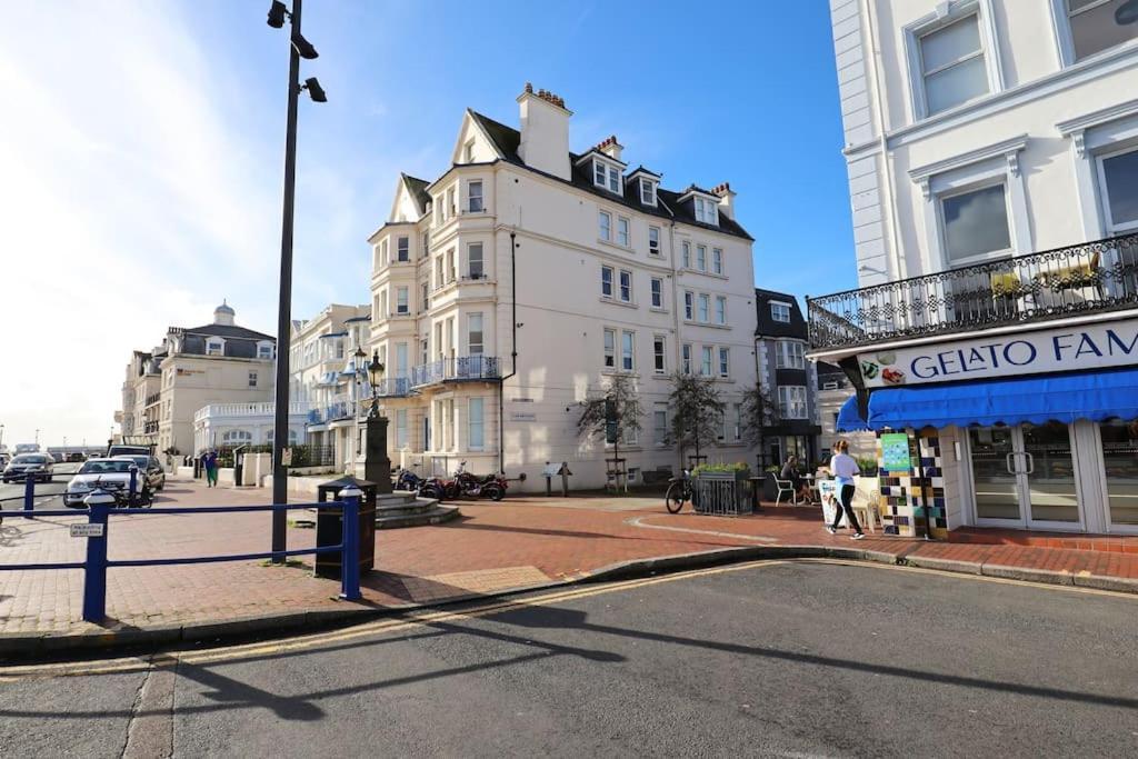 New Sunset Square Eastbourne 2 Bed Apartment, Long Stay Welcome Eksteriør bilde