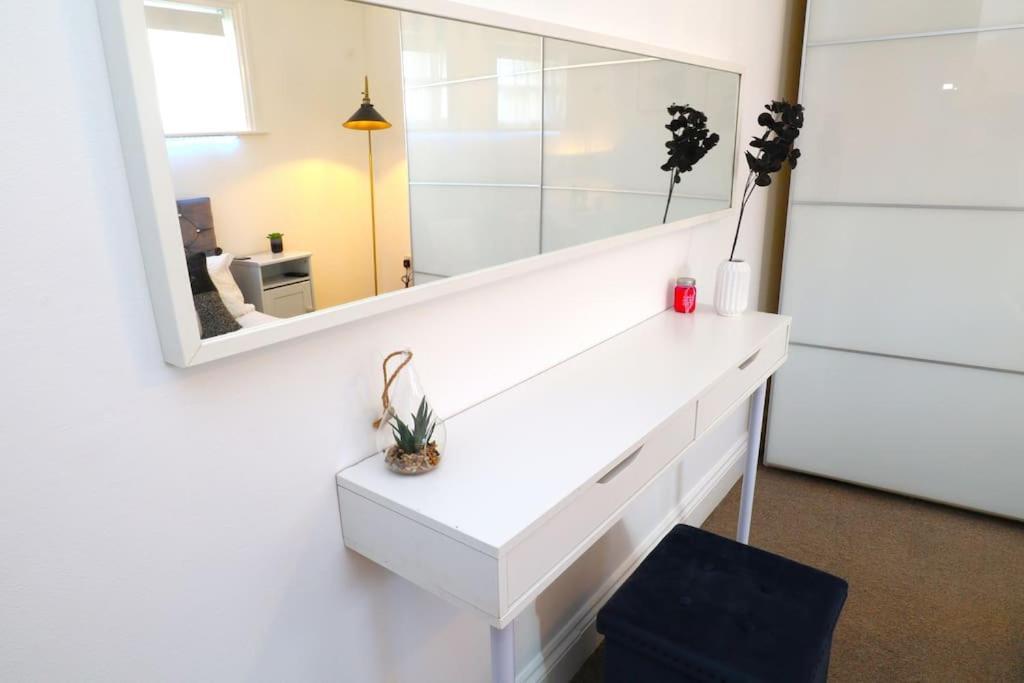 New Sunset Square Eastbourne 2 Bed Apartment, Long Stay Welcome Eksteriør bilde
