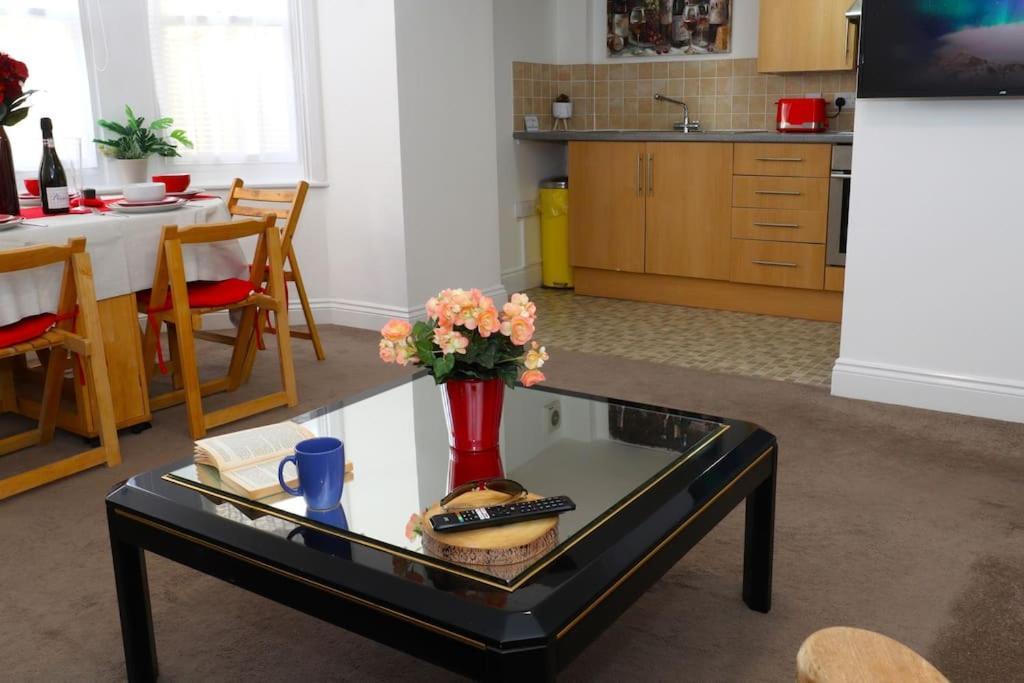 New Sunset Square Eastbourne 2 Bed Apartment, Long Stay Welcome Eksteriør bilde